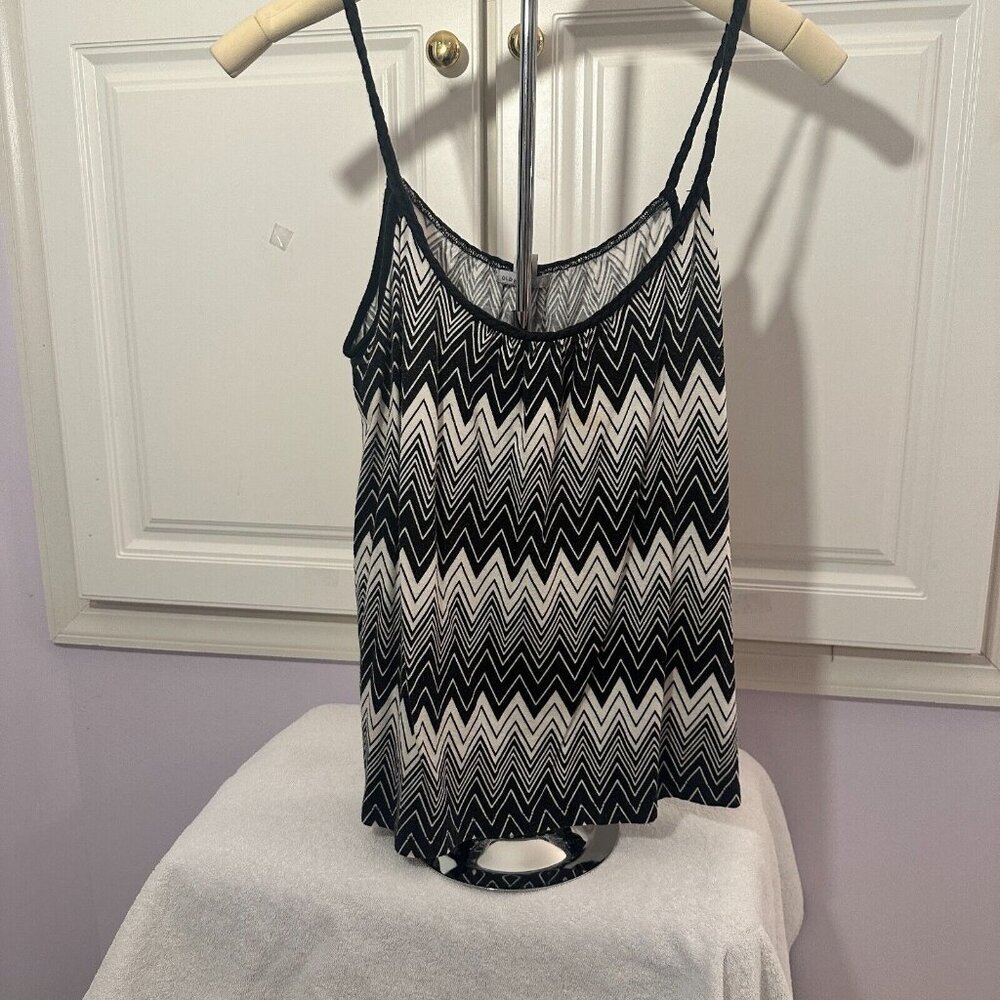Old‎ Navy women's chevron black and grey M Tank top